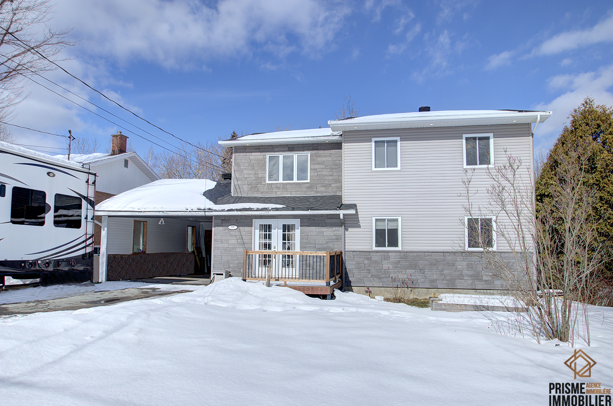 Maison à étages à vendre à Sherbrooke  disponible sur le marché immobilier offert par Prisme Immobilier à Sherbrooke centris #10275632.