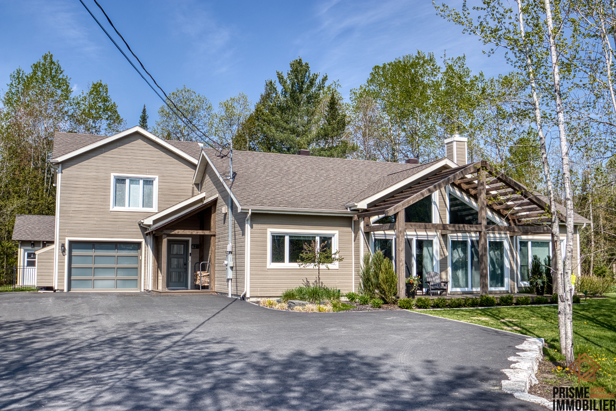 Superbe maison à vendre à Magog. Cette maison à vendre à Magog vous intéresse? Contactez un de nos courtiers immobiliers pour plus d'information sur cette maison à vendre au 621 Ch. Viens Magog (Estrie), Québec, J1X5W4