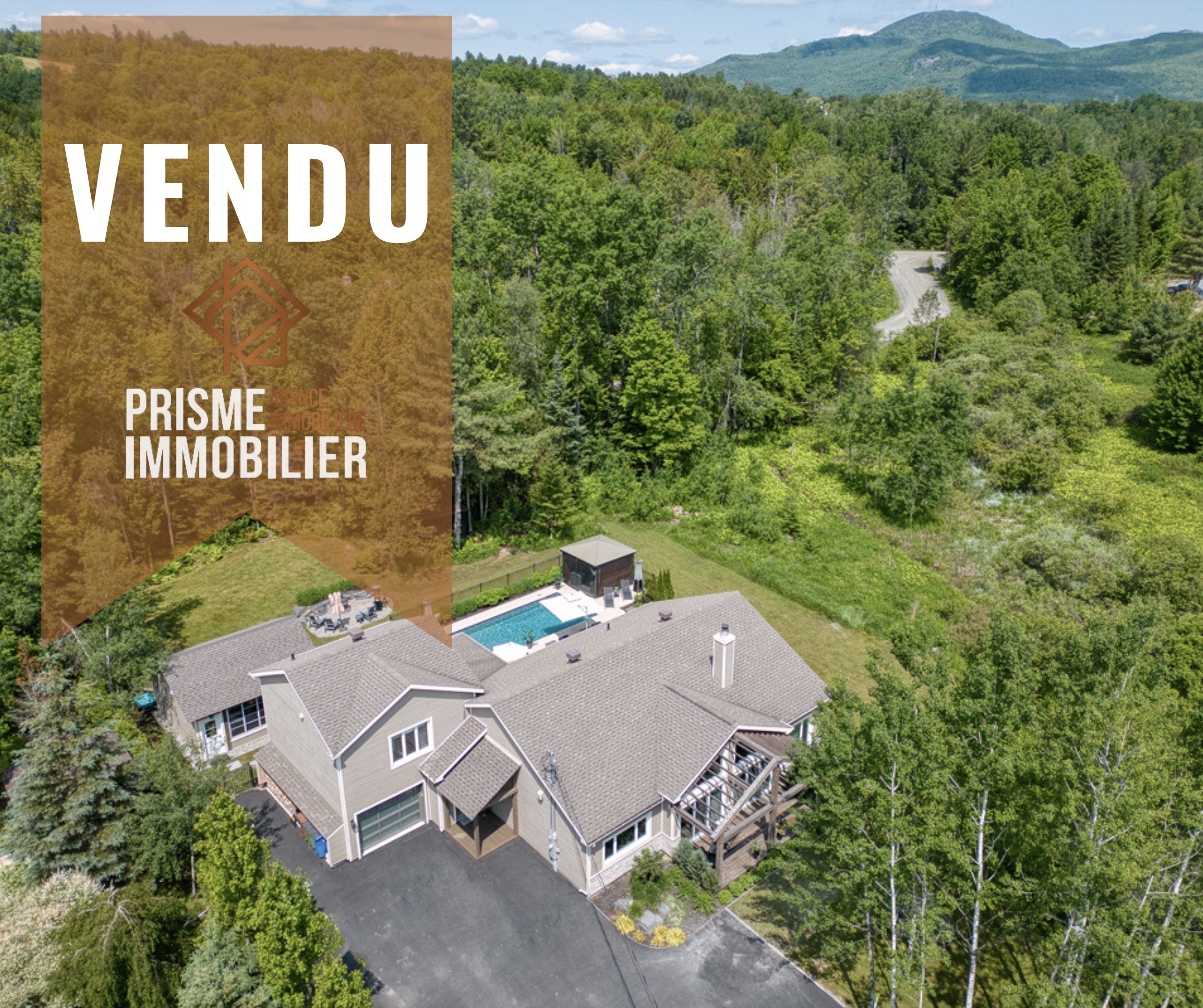 Superbe maison à vendre à Magog. Cette maison à vendre à Magog vous intéresse? Contactez un de nos courtiers immobiliers pour plus d'information sur cette maison à vendre au 621 Ch. Viens Magog (Estrie), Québec, J1X5W4
