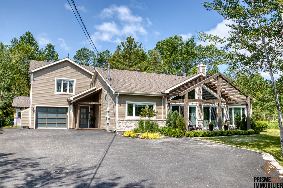 Superbe maison à vendre à Magog. Cette maison à vendre à Magog vous intéresse? Contactez un de nos courtiers immobiliers pour plus d'information sur cette maison à vendre au 621 Ch. Viens Magog (Estrie), Québec, J1X5W4