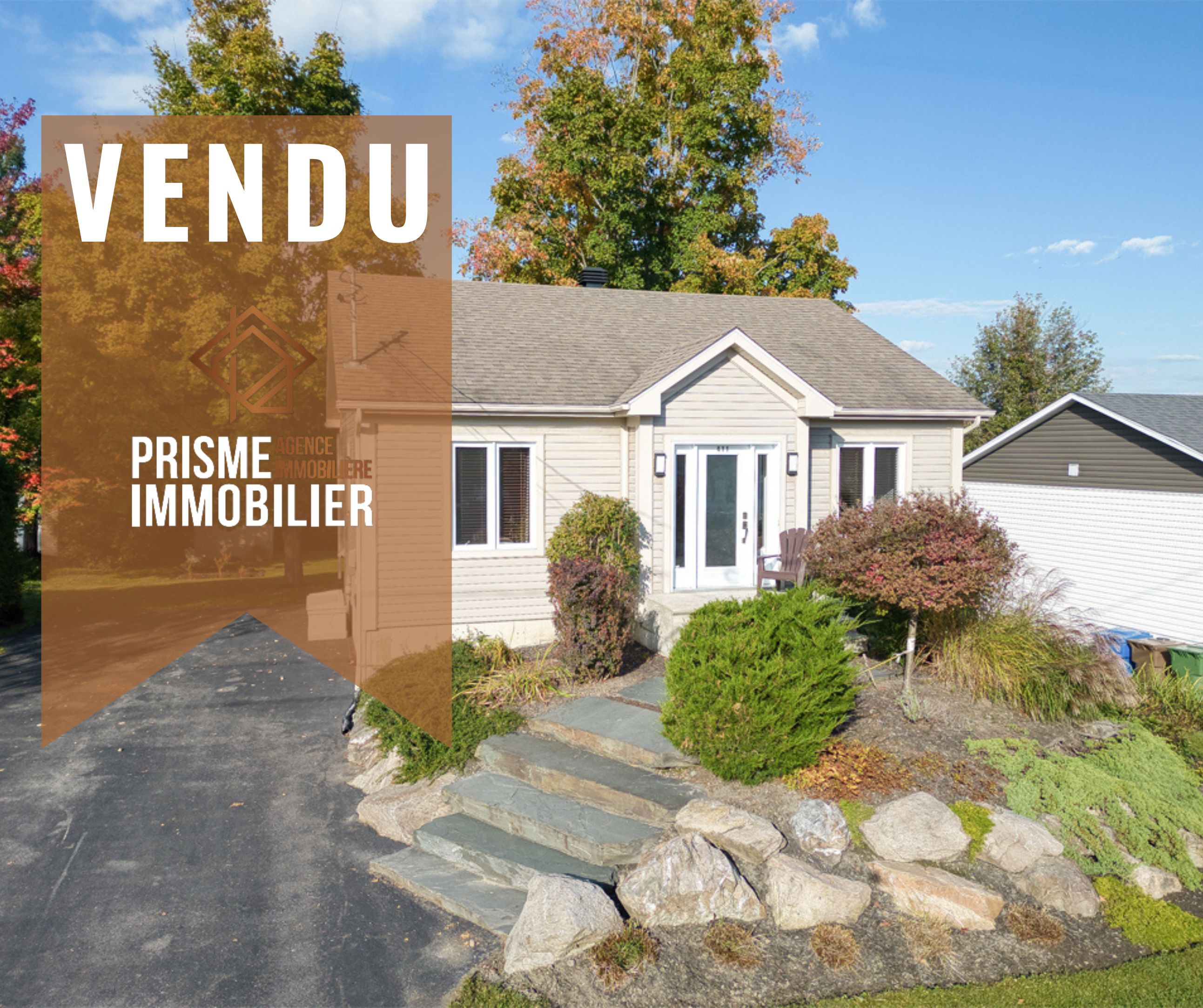 Superbe maison à vendre à Magog. Cette maison à vendre à Magog vous intéresse? Contactez un de nos courtiers immobiliers pour plus d'information sur cette maison à vendre au 411 17e Avenue Magog (Estrie), Québec, J1X3V9