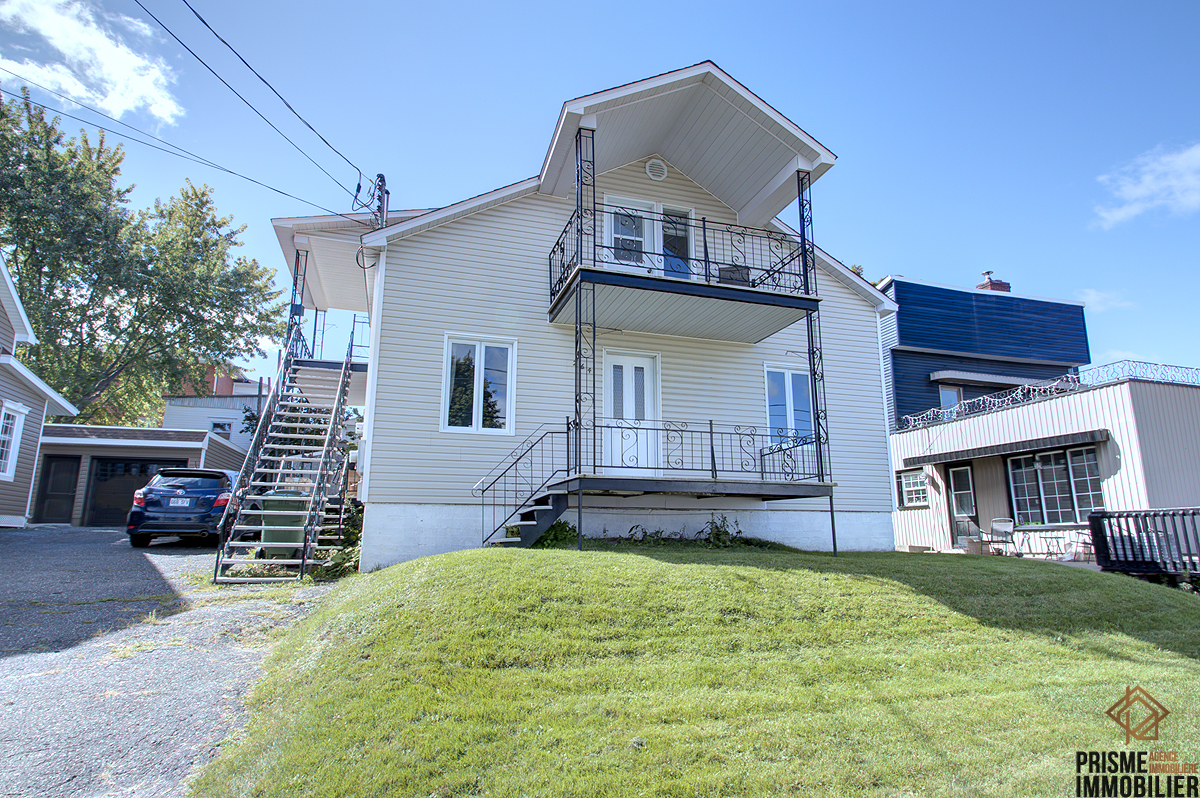 Duplex à vendre à Val-des-Sources disponible sur le marché immobilier offert par Prisme Immobilier à Sherbrooke centris #18130668.