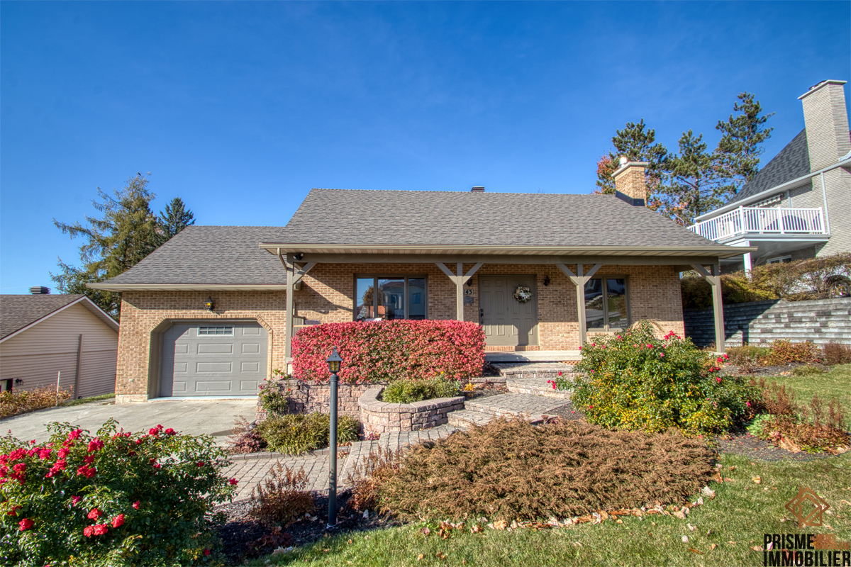 Superbe maison à vendre à Sherbrooke . Cette maison à vendre à Sherbrooke  vous intéresse? Contactez un de nos courtiers immobiliers pour plus d'information sur cette maison à vendre au 143 Rue Hocquart Sherbrooke (Fleurimont) (Estrie), Québec, J1G3B7