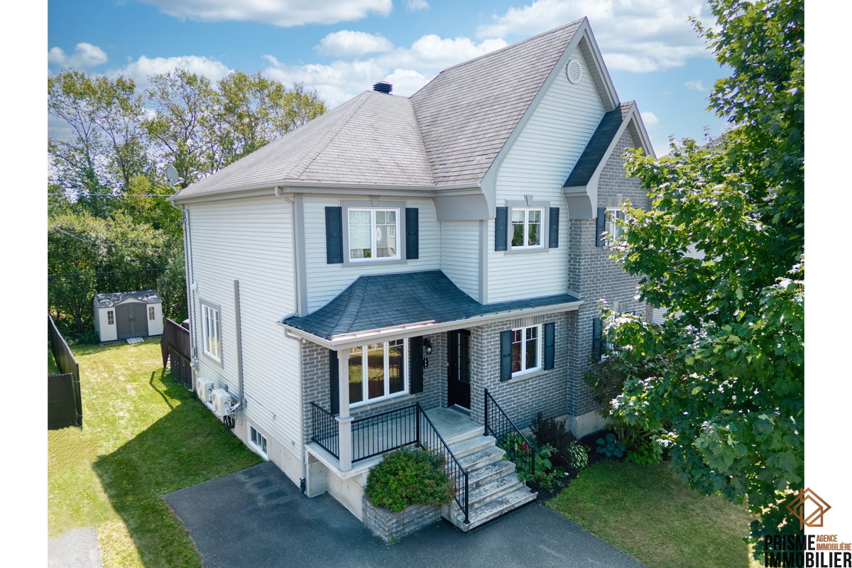 Maison à étages à vendre à Sherbrooke  disponible sur le marché immobilier offert par Prisme Immobilier à Sherbrooke centris #20334111.