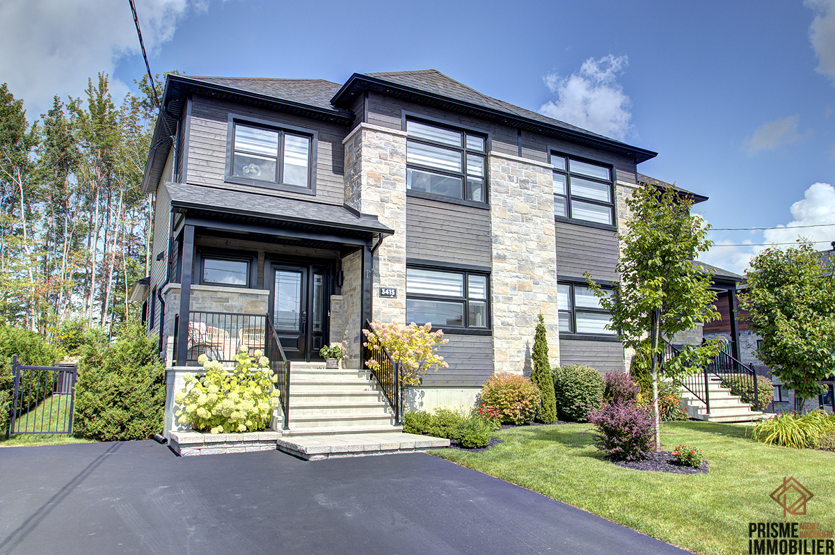 Maison à étages à vendre à Sherbrooke  disponible sur le marché immobilier offert par Prisme Immobilier à Sherbrooke centris #22967368.