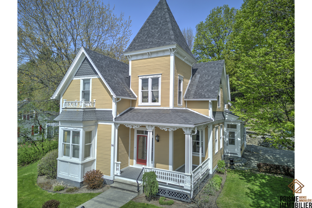 Maison à étages à vendre à Windsor disponible sur le marché immobilier offert par Prisme Immobilier à Sherbrooke centris #25052296.